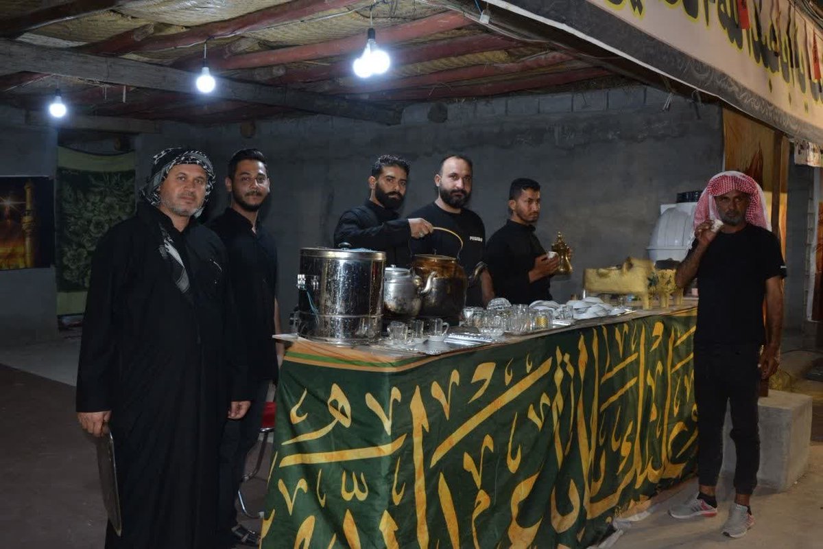 Sam224898094185's tweet photo. آمریکا: دو تا موشـ.ـک بزنیم دیگه کسی نمیره اربعین! واکنش ایرانی ها در مرز شلمچه

#یا_لثارات_الحسین
#اربعین_حماسی https://t.co/Efl5rshJtT