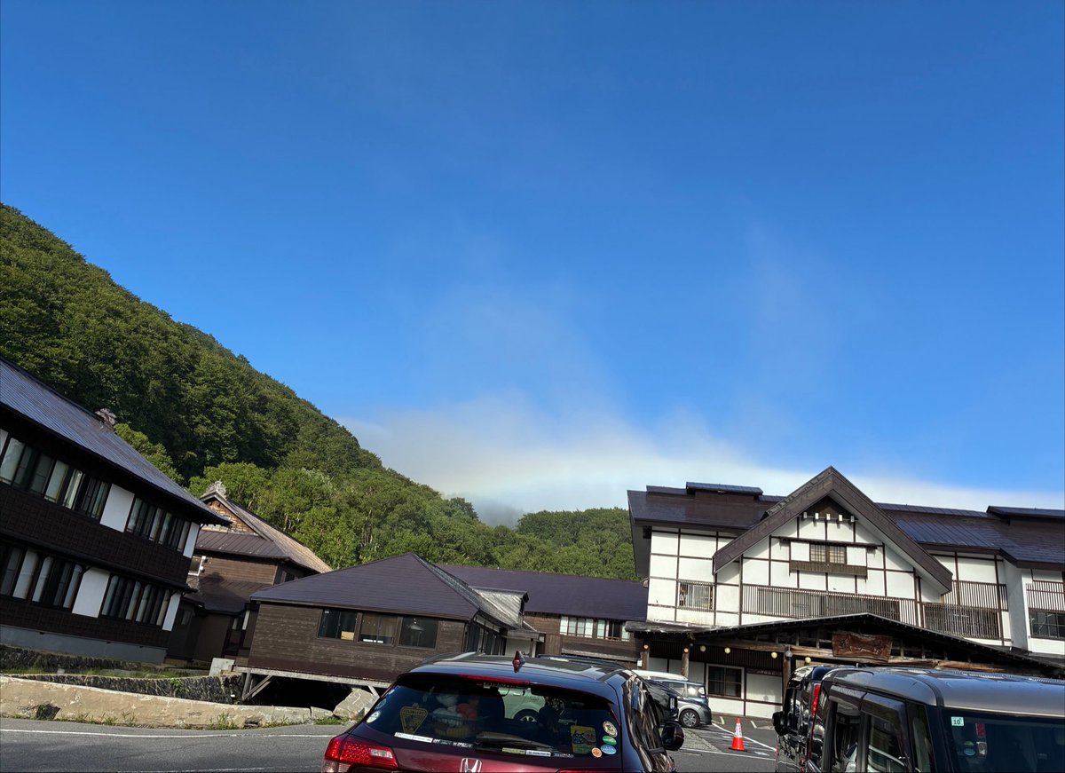 kotone_dice's tweet photo. 春の八甲田山、冬の八甲田山はあるけど夏の八甲田山&amp;虹はレアなのでは？ https://t.co/d4zYP3s95f