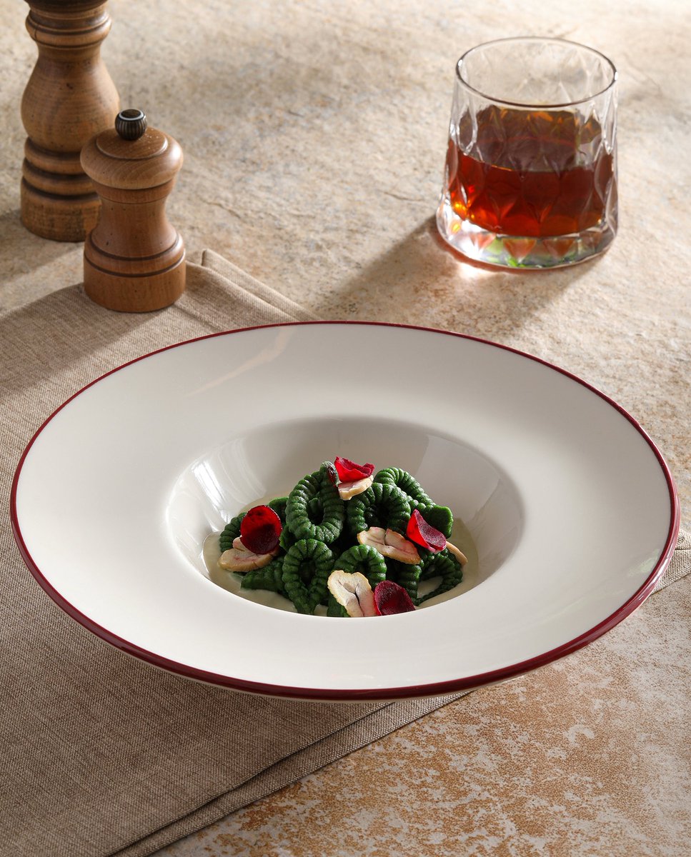 verticerest's tweet photo. Gorgonzola peynirinin yoğun tadı, Bursa kestanesinin kendine özgü lezzeti ve parmesanla tamamlanan dengeli bir tabak: Spizzulus

#Vertice https://t.co/VVlMdQrgU8