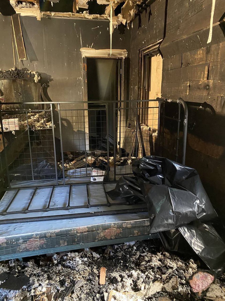 jamajama711's tweet photo. Burnt house proof https://t.co/IebLSuoKN7