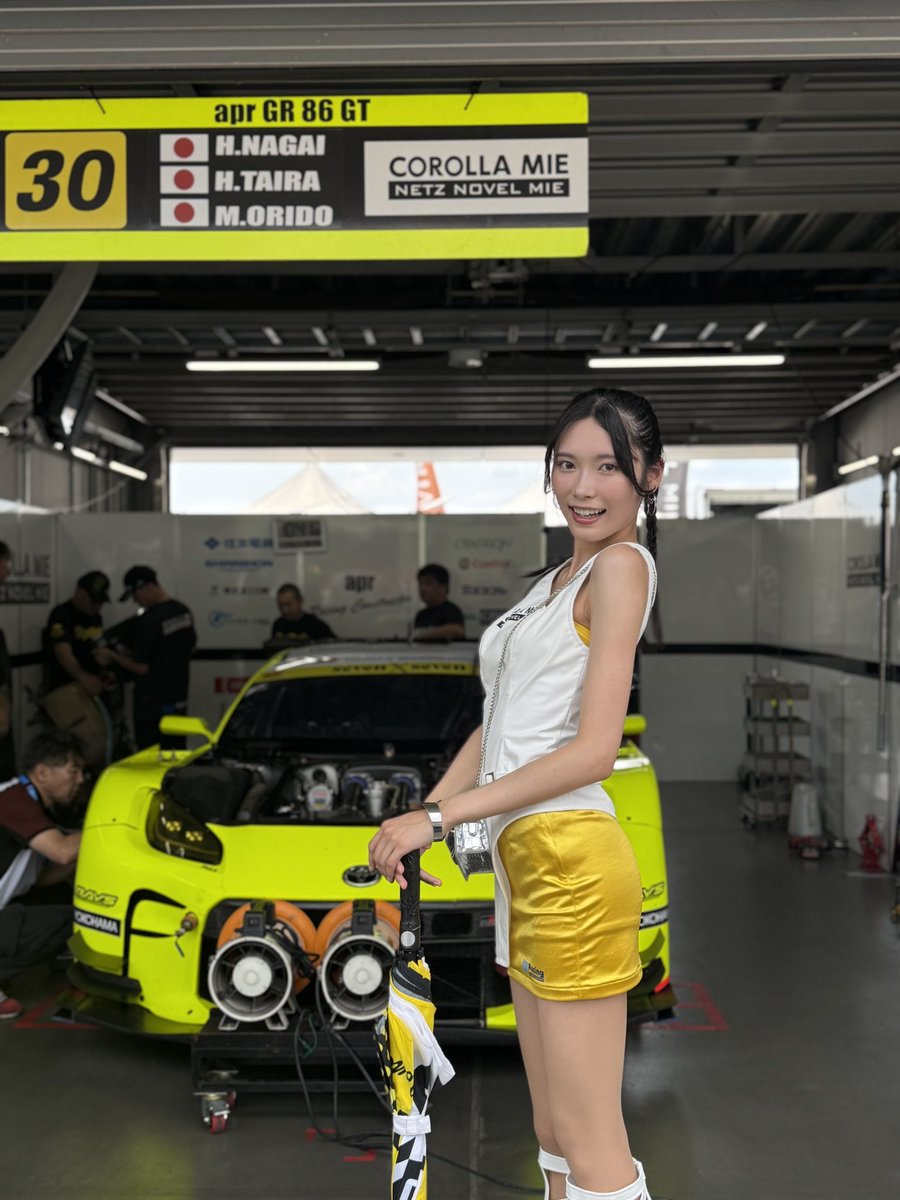 supergt5555's tweet photo. @Lisa__0106 ピットウォークにて撮らせていただきました！
目線ありがとうございました🙏 https://t.co/DDcJhjANYr