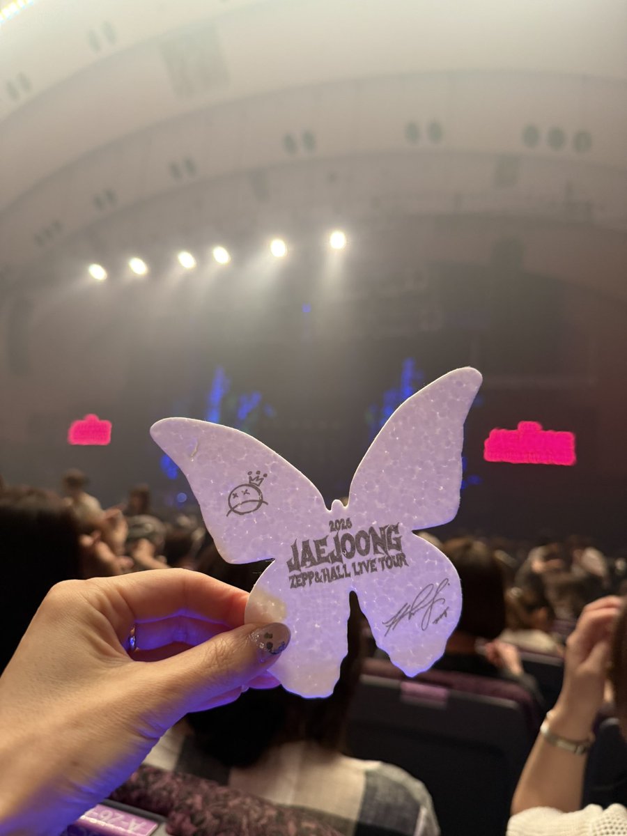 jemmy1217's tweet photo. ジェジュン😊オーラス1部お疲れ様❣️舞い降りてきたジェジュ蝶々をゲット🦋✨2部も一緒にハッピーオアシス🌸🏝️💖道しるべは何度聴いてもやっぱ生🍺だね✨ジェジュン愛してる😘
@bornfreeonekiss
#김재중 #ジェジュン #金在中 #KimJaejoong #Jaejoong
#OASIS
#道標
#JAEJOONG_TOUR_4PERCENT
#iNKODE https://t.co/Qr6iOHLQAK