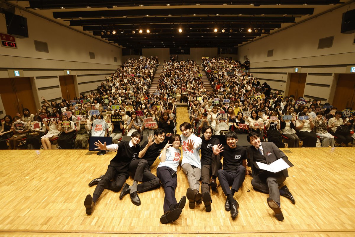_FakeFactLips_'s tweet photo. 【#ドラマFFLファンミ】昼の部ありがとうござ��ました。
💋の皆様との集合写真です！
夜の部もよろしくお願いします。
#堀海登 #佐藤友祐 #平井亜門 #天野旭陽 #財津優太郎 #島津見 #上田実規朗 https://t.co/IzrC5mZdnZ