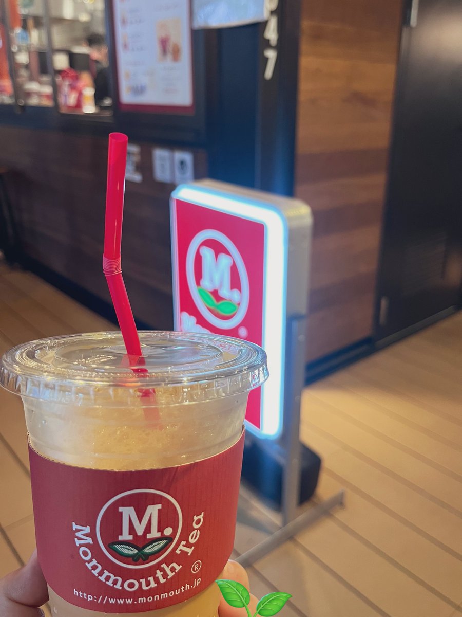 sk1618h's tweet photo. 前から気になってたモンマスティー飲んだけどめちゃ美味でベンティサイズ欲しいレベル あとなんか涼しくて良い https://t.co/L7dVsWoiED