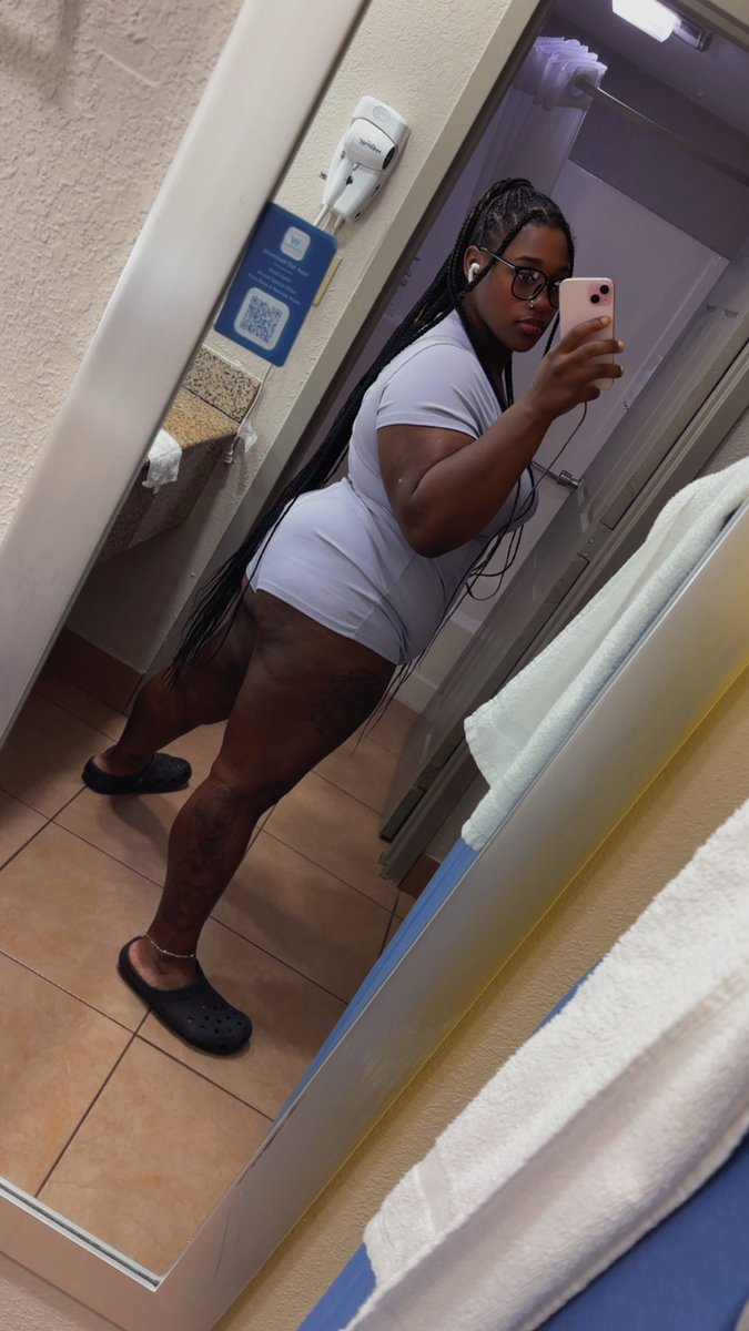 CreamGoddes's tweet photo. Been in gym dropping Weight. Now idk how to act 😝👌🏾 75lbs down 52 more to go https://t.co/Gjqlzz14gl