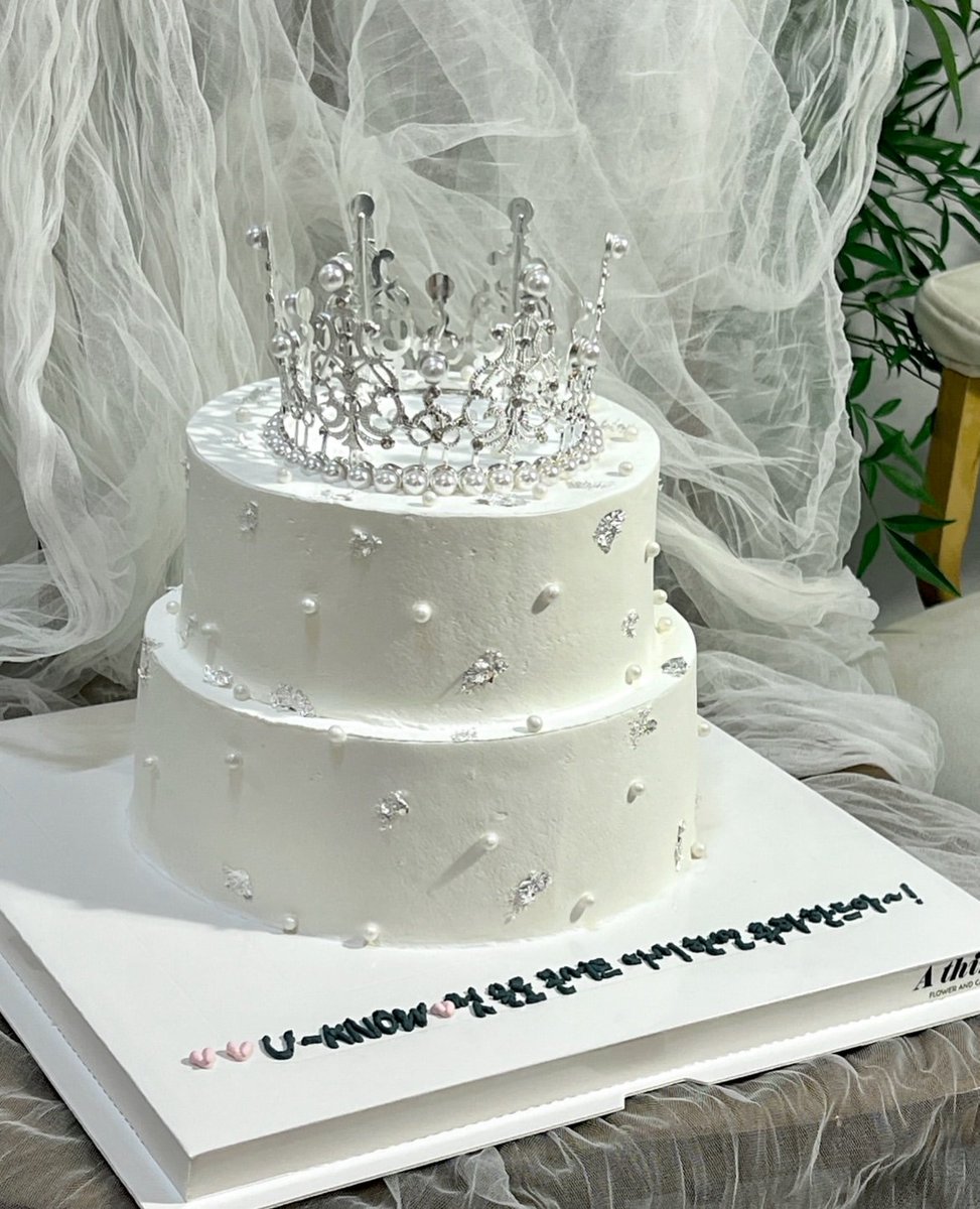 thirstydeer__'s tweet photo. 👑 첫 솔콘 애프터파티 축하 케이크 🎂

https://t.co/gGdCtK3AVn

#유노윤호 #정윤호 #UKNOW
#ユンホ  #ユノ #YUNHO
#TVXQ #동방신기 #東方神起 #TimesTickin https://t.co/HSOSE7VlSj