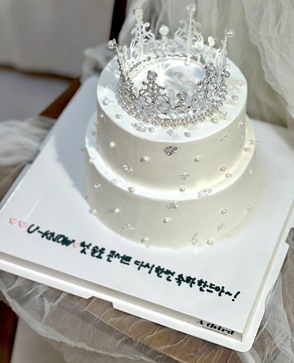 thirstydeer__'s tweet photo. 👑 첫 솔콘 애프터파티 축하 케이크 🎂

https://t.co/gGdCtK3AVn

#유노윤호 #정윤호 #UKNOW
#ユンホ  #ユノ #YUNHO
#TVXQ #동방신기 #東方神起 #TimesTickin https://t.co/HSOSE7VlSj