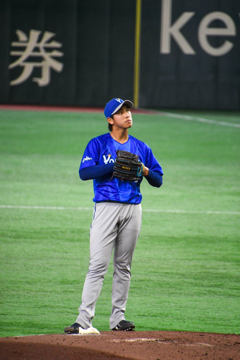 exit_k_luv's tweet photo. 大好きだあああああぁぁぁぁ
交代で監督がマウンド来た時の表情忘れない( ¨̯ )
そういうとこも好き https://t.co/zChPVuAL4X