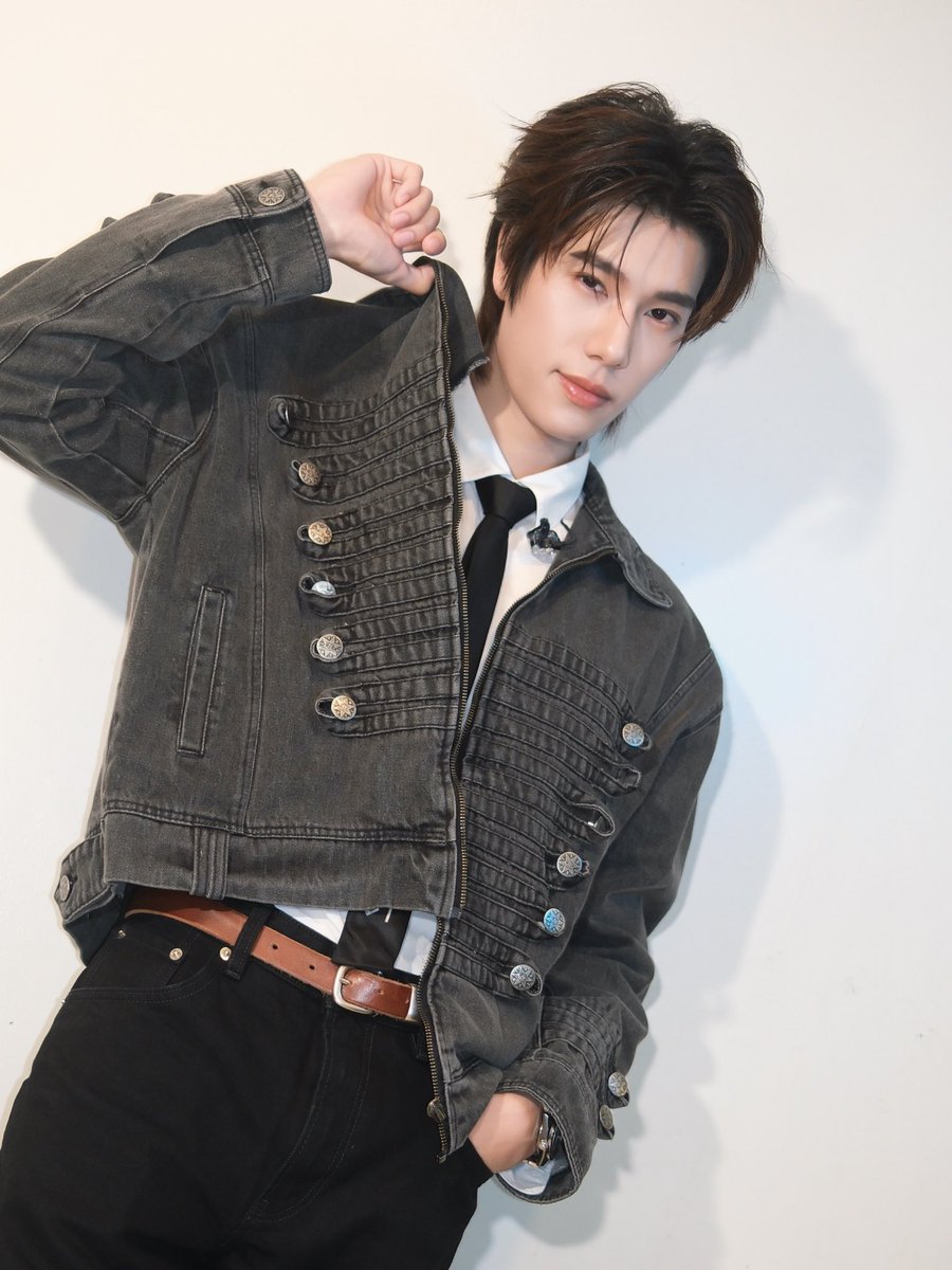 PhuwinOfficial's tweet photo. หล่อมากก กกก ก ก หล่อไม่ไหว หล่อไม่ไหว 🫠

IG : moobank.mb

PONDPHUWIN RENDEZV MANILA

❥@phuwintang🍯
#phuwintang
#PondPhuwinRendezvousInManila https://t.co/DfogK5R96G