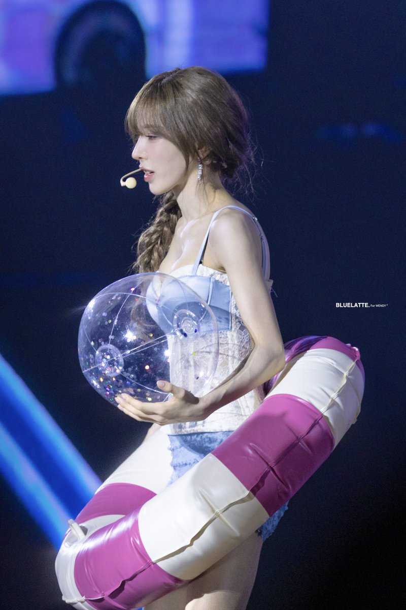 bluelatte221's tweet photo. 260802 A Day in Red &amp; Velvet

#웬디 #WENDY #레드벨벳 #RedVelvet https://t.co/oazH7KwJSX