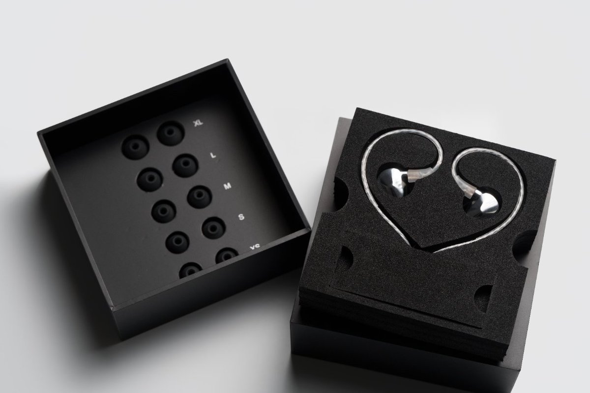 HelenaRoofkhbo's tweet photo. Just unboxed my long-awaited wireless earbuds—the packaging was sleek, and the sound quality’s even better than the specs promised!  #TechHaul #UnboxingVibes， https://t.co/TWyIysxBgr