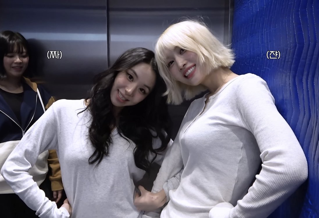 misahyundk's tweet photo. MOCHAENG matching outfits 😁 https://t.co/TuVmgoc8uN