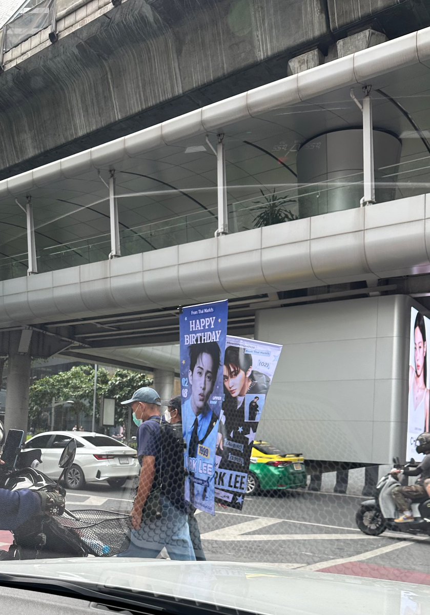ajummaisme's tweet photo. รถติดแยกเพลินจิตเงยหน้ามาอีกทีเจอโปรเจควันเกิดน้องม้าคค 🥺🥺🥺🥺💘 https://t.co/iuwruOxa4Y