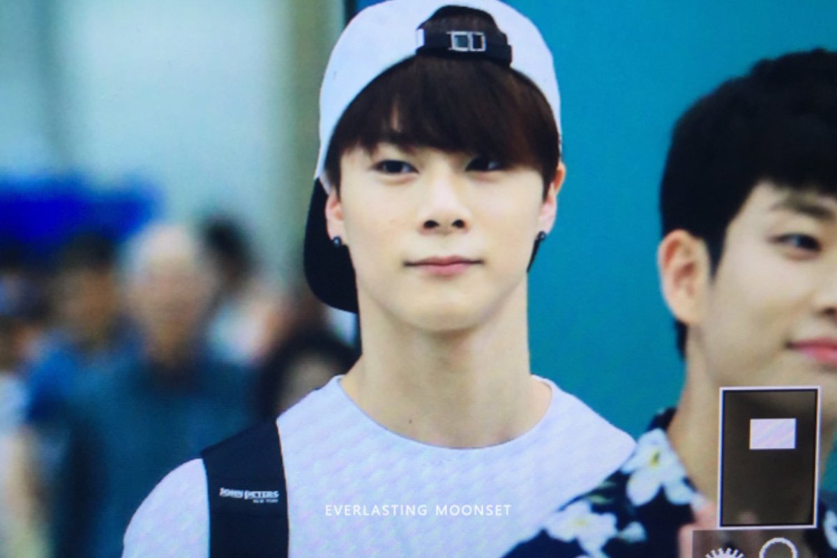 log_MOONBIN's tweet photo. 160802 Tue.

인천 공항
| 밤톨 아기 출몰 🌰
©  MOONDUST🌙
© EVERLASTING MOONSET

#문빈
#MOONBIN
#MOONBIN_log https://t.co/uimq1g00Hz