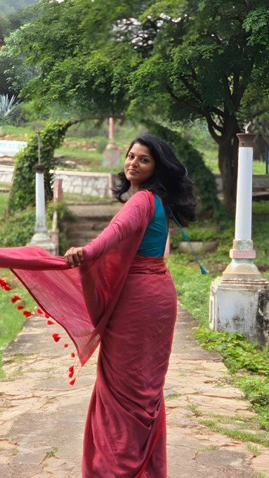 GopiSudhak30371's tweet photo. Sema back di saree la 
Priya ahhhhhhhhhhhhh https://t.co/J9fb2dPchy