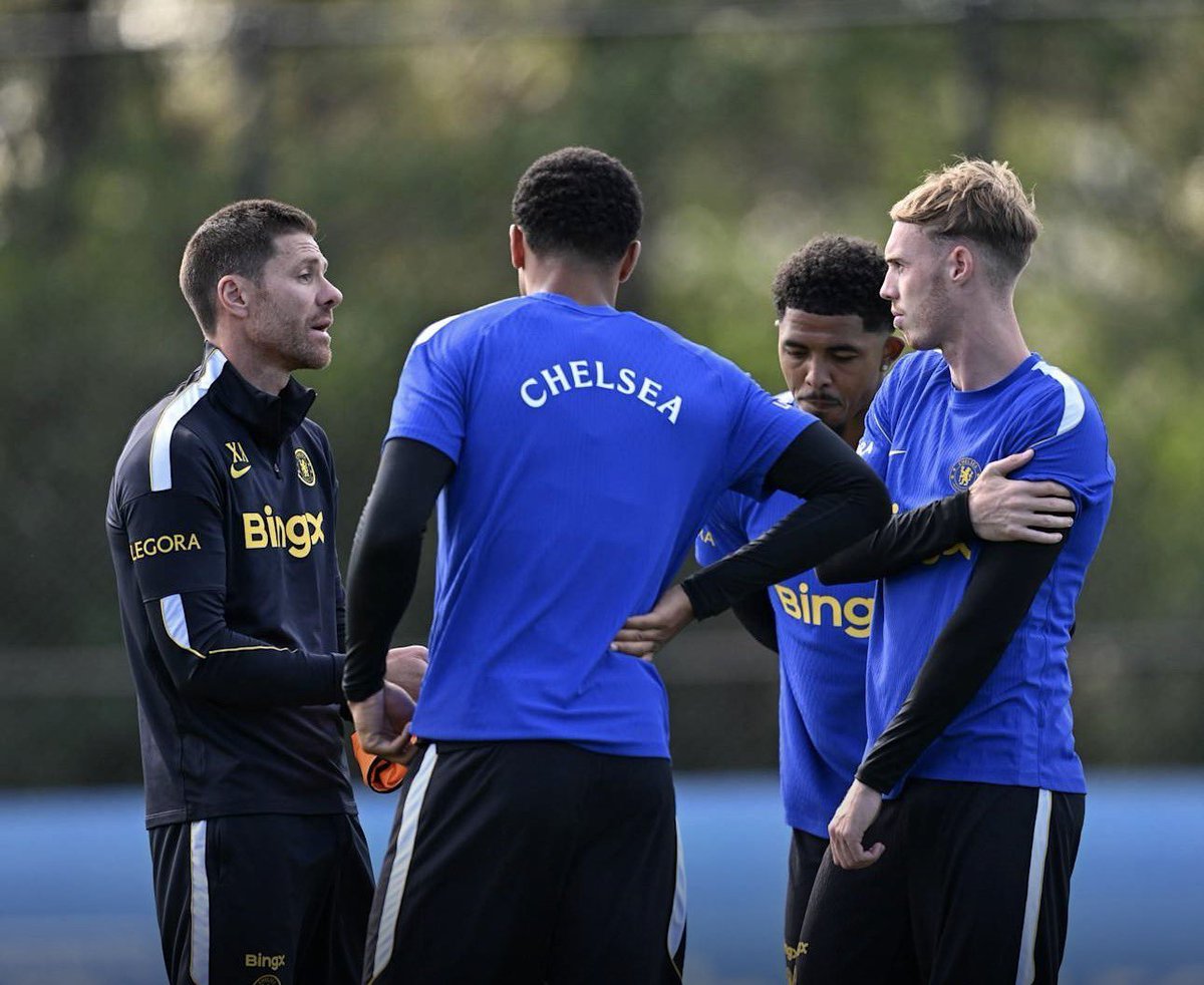 iam_brau's tweet photo. Xabi Alonso is not managing friendlies. He is running open lessons.

Most managers still treat pre-season results as a scoreboard exercise — a chance to build momentum, protect confidence, or avoid early criticism. Alonso does the opposite. The final score is almost irrelevant. What matters is the classroom on the pitch.

Every friendly becomes a live examination of principles: pressing triggers, rest-defence shape, body orientation in 1v1s, how quickly the team recovers its structure after losing the ball. Players are not simply trying to win the game; they are being assessed on whether they execute the ideas correctly under fatigue and opposition pressure.

That is why you see him stepping into drills himself, why the intensity never drops even when the opponent is weaker, and why rotations and tactical experiments continue right up to the final whistle. The match is not a performance. It is the next chapter of the syllabus.

For Chelsea, this approach is deliberate. Alonso is not looking for early “wins” to calm the noise. He is installing a shared language and non-negotiable standards before the Premier League begins. Results will come later. Right now the only result that counts is whether the players understand the lesson.