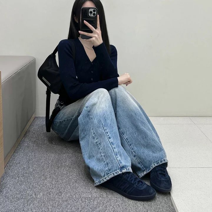 kutsu__________'s tweet photo. adidasタバコのネイビー色めっちゃ可愛い好き https://t.co/f2i2PrTfNZ