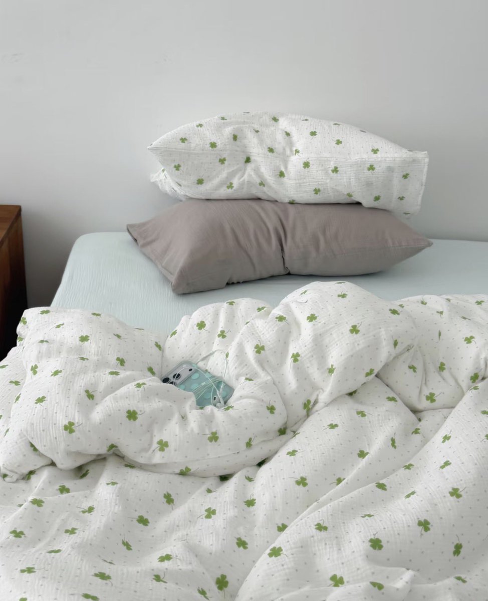 bbublequm's tweet photo. Dreamaker ออกใหม่ค่ะ เป็นลายใบ clover 🍀  ผ้า cotton 100% แค่เห็นก็อยากนอนแล้ววว https://t.co/dYbPLppDQk