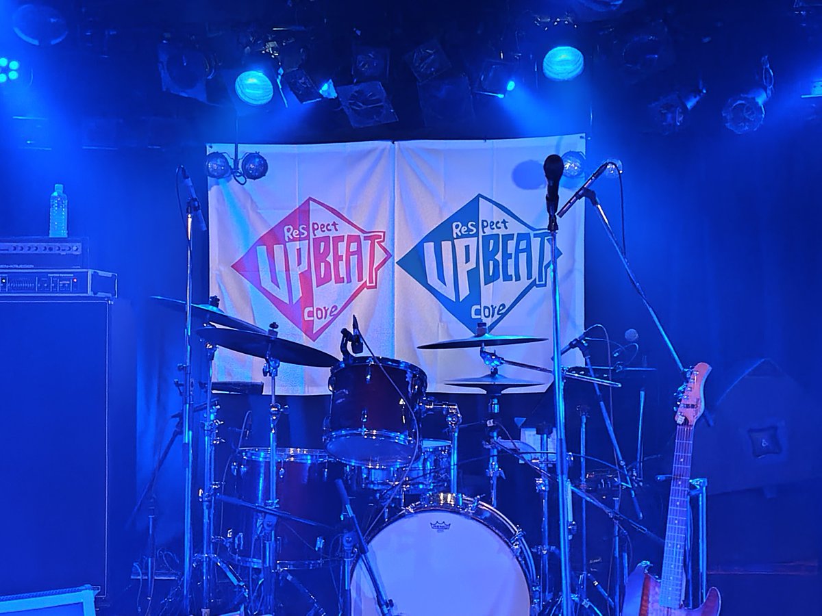 kurenaihideto's tweet photo. 昨日はRespect up-beatのライブ観て来ました。いや〜ホントカッコ良かった。大島さんの的確でヘヴィなドラムも勿論良かったんですが、ドラムが変わった事により、バンドに疾走感や躍動感があったように感じました。
#Respectupbeat #広石武彦 https://t.co/akURpnRNDh