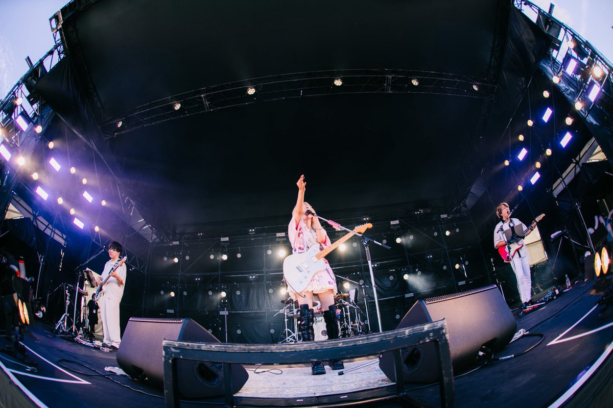 NANAO_STAFF's tweet photo. #NUMBERSHOT

のぼせもんステージ
ありがとうございました!!🏖☀️

〔SET LIST〕
1.Flying
2.完全放棄宣言
3.ボーイゼンガールズ
4.ムリムリ進化論
5.明日の私に幸あれ
6.チューリングラブ

photo by @kiteretsu_works 

------
💫10月より全国ツアー開催！
NANAOAKARI TOUR 2026 「SIDE B」

🎟オフィシャル先行は本日23:59まで
https://t.co/voRzka4PI8

#ナナヲアカリ
#ナナヲのライブ
#ナンバーショット
#ナンショ

@77oakr