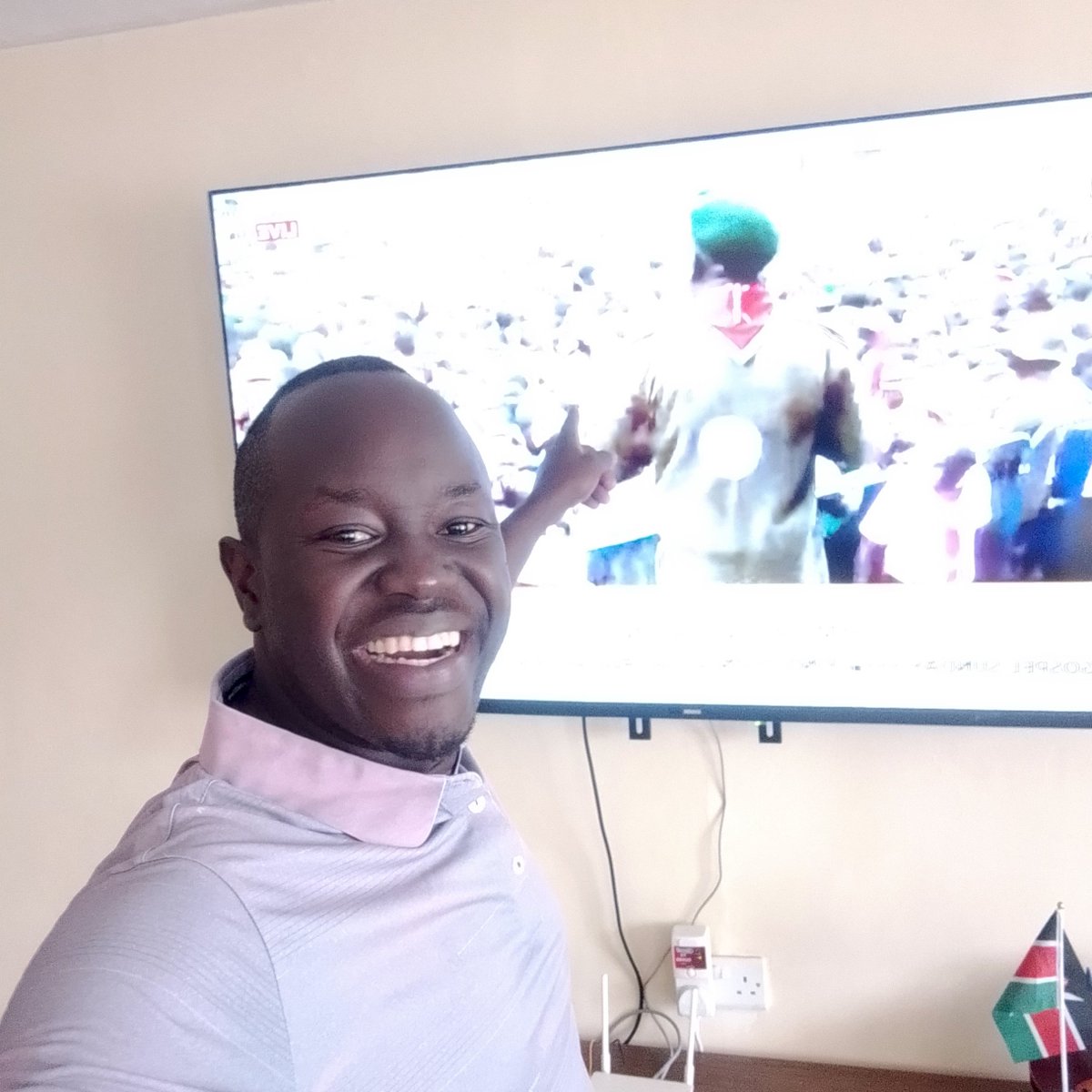 EmejeMoses's tweet photo. @KarwirwaLaura @djggactivist @citizentvkenya #Bambika Guten morgen what an awesome day enjoying the show locking the waves frm KOLANYA TESO in Busia County 

Extend My Blessed Greetings To Our  Beloved Youngsters Scout Association ATLARGE https://t.co/vtMXWTF5ub