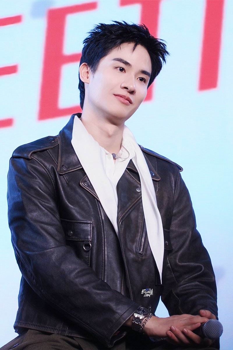 bloomlion's tweet photo. กล้องน้องถ่ายให้  vs  กล้องฉันถ่ายเอง
Olympus                     Canon

ADAAP HAPPY LANDING 

#ADogAndAPlaneFinalEP
#Tawan_V @Tawan_V https://t.co/x1mUOsLf3P