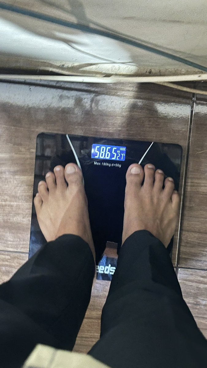 Arisgawb's tweet photo. Termasuk gendut gak sih berat badan segini https://t.co/42Mm0AtHdB