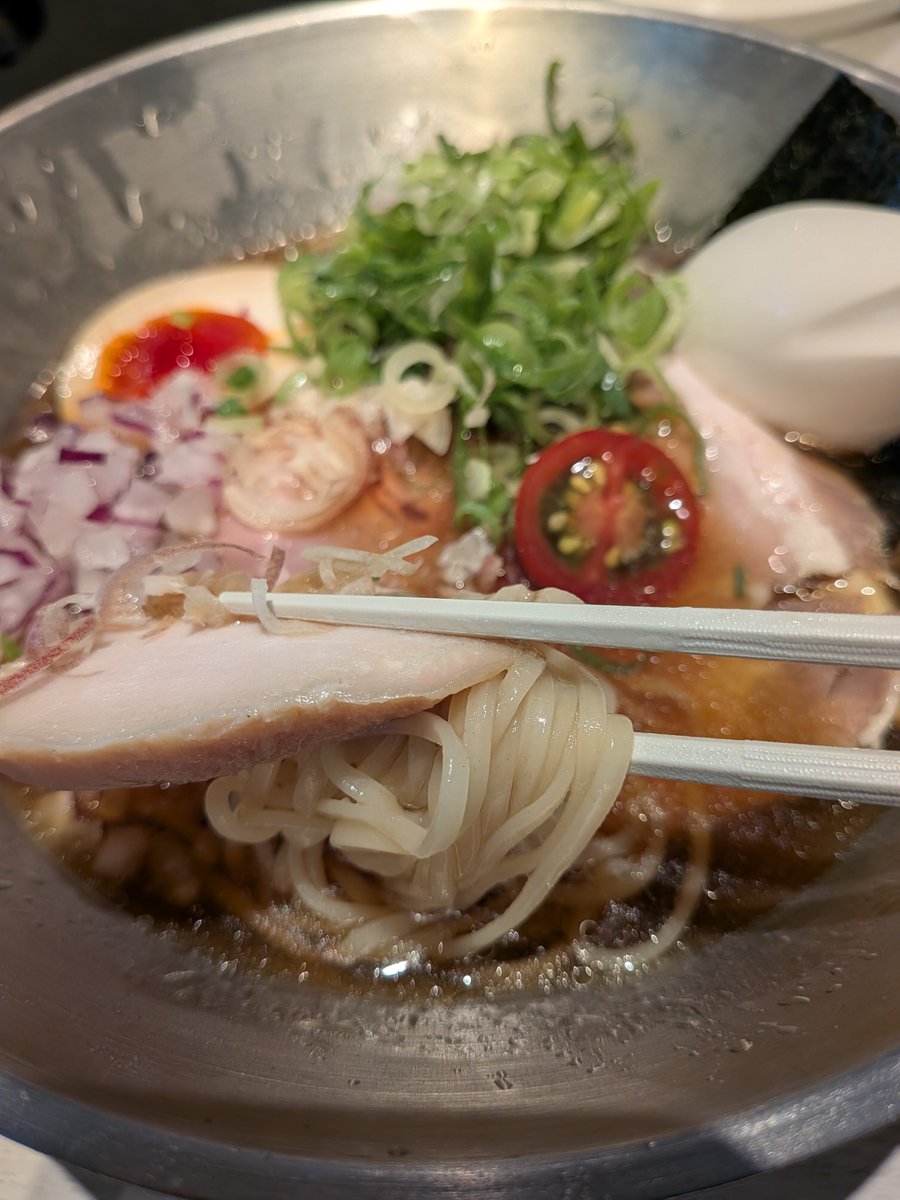 harukatty's tweet photo. 暑いので、週末は、野毛の己巳の冷やしラーメン、横浜駅近くのFood Eでは、福島県産の桃のカクテル🍑をいただきました。。 https://t.co/3GkXVUW8tJ