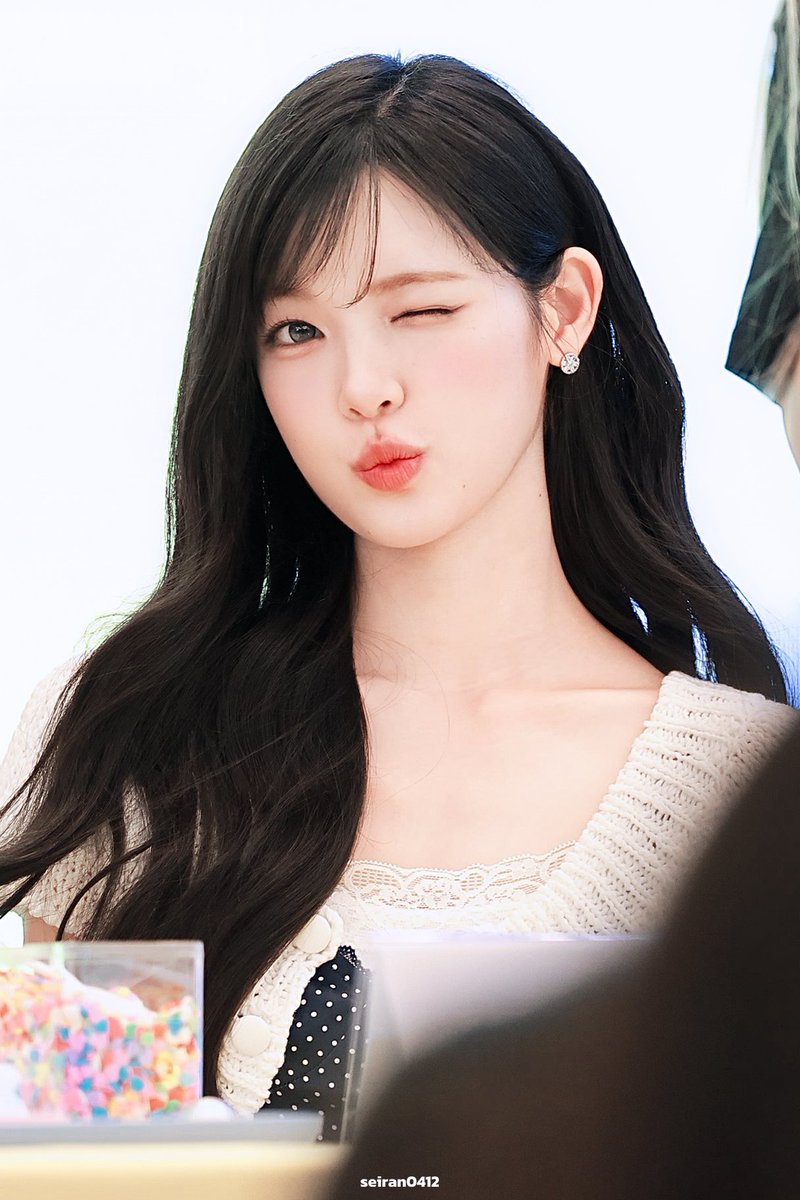 seiran0412's tweet photo. 260801
😉
#YUHA #유하 
#Hearts2Hearts #하츠투하츠 #H2H https://t.co/EPb8G0hLOM