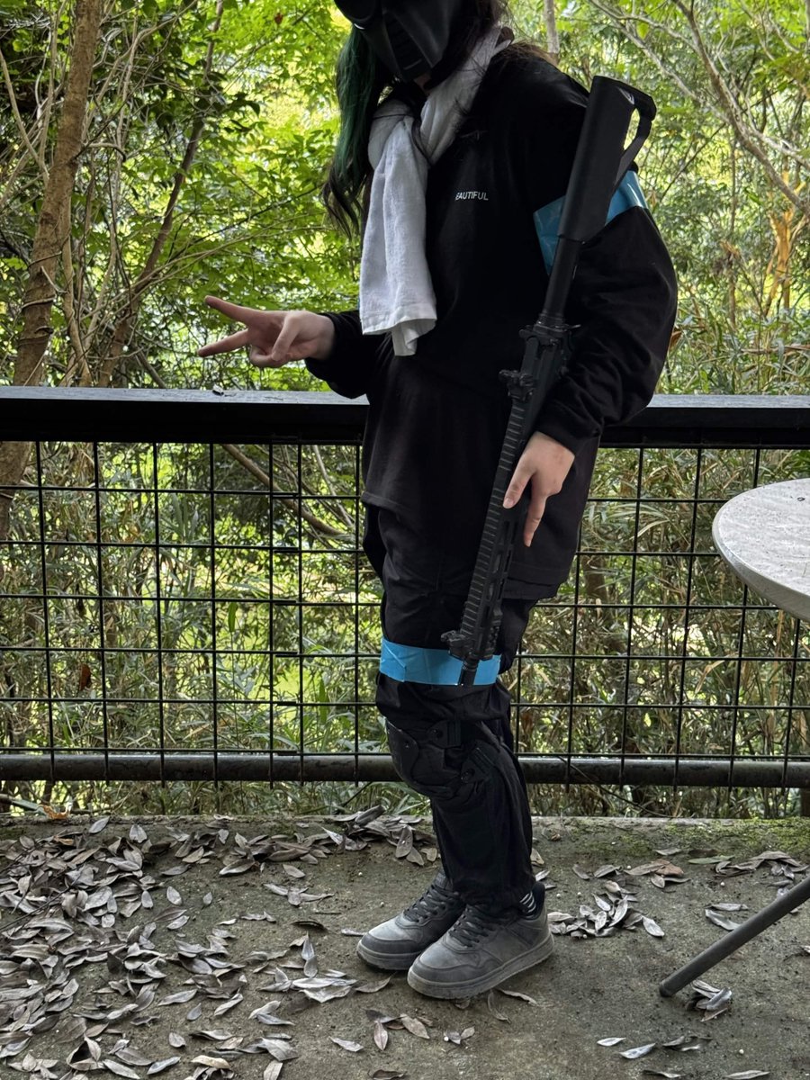 ramu_bonbon's tweet photo. 昨日の人生初サバゲー最高だったー‼️

サバゲーパラダイスという本格的なフィールドを、本能全開で走り回り🏃‍♂️💨打ちまくり🔫💥で楽しかった‼️

午前から夕方まで8割ほど試合に参加して、「あなたずっと元気に走り回ってるね！サバゲー向いてるよ」と言われましたw https://t.co/iDU8auPxIt