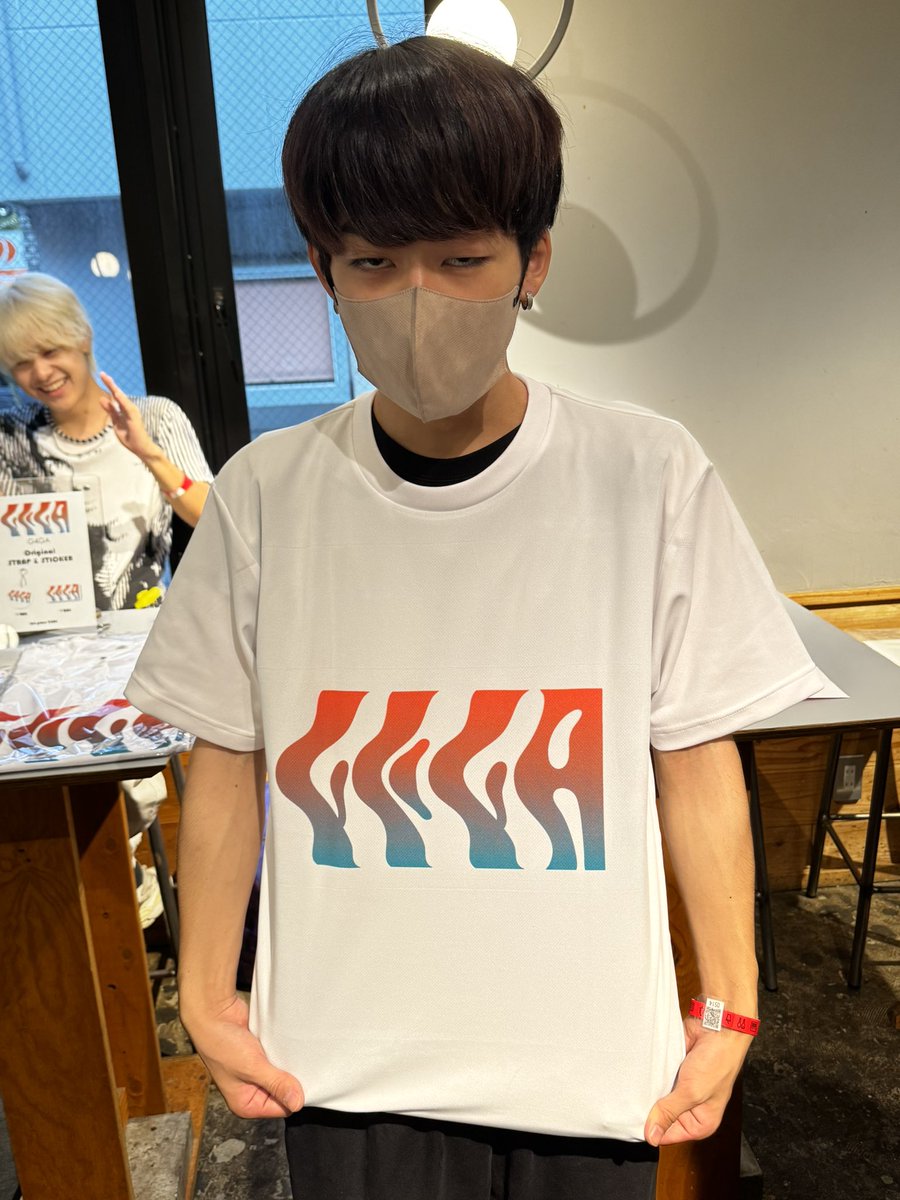 G4GA_band's tweet photo. あいつも着てる
G4GAのTシャツ https://t.co/TjfDKRzkE8