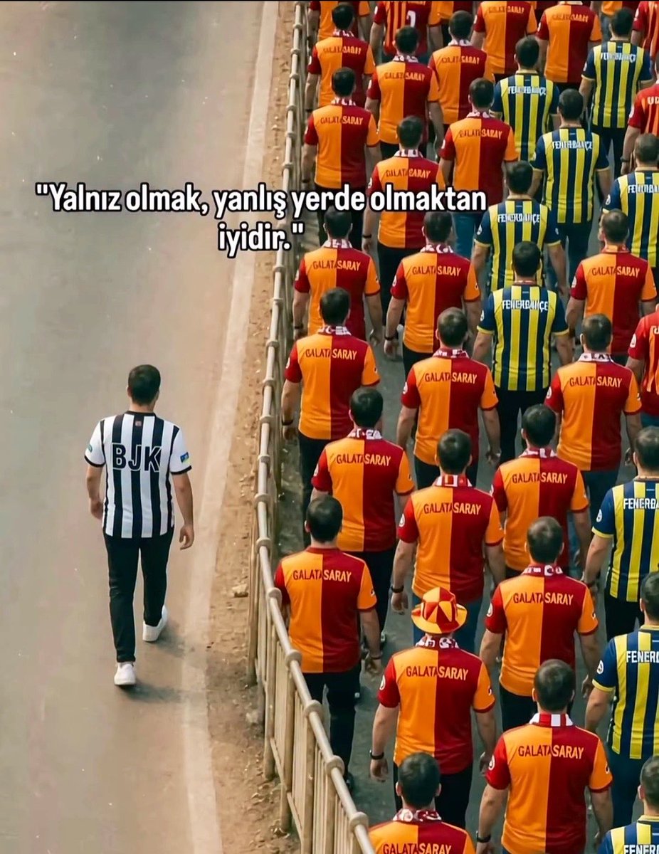 EagleGizem's tweet photo. Biz, sınıfta “Hangi takımlısın?” diye sorulduğunda, kalabalığa değil gönlüne güvenip el kaldıran o birkaç Beşiktaşlı çocuktuk. https://t.co/q37umefddD