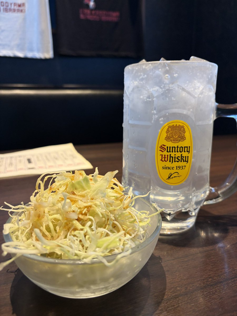 yuji58's tweet photo. でもって安定のちゃん亭です
いつも通りキャベサラつまみにレモンハイをジョッキで
子供はまだクルマの中で友達と通話しながらゲームしてる
カミさま付き添いなのでお先に頂きます♪ https://t.co/zlgOly6bj6