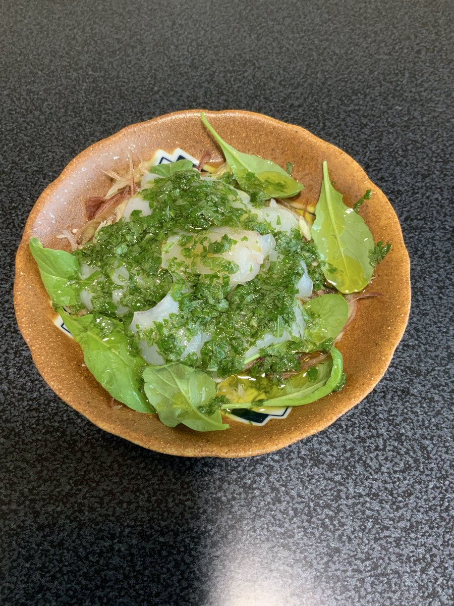 selenium_at's tweet photo. アジ釣れるつもりで買った大葉が余ったのでカルパッチョソースに転職していただいた。
ライム入れてみたが酸味が強いのでやはり青魚のが良かったな。
あとケンサキイカは刺身のが良いよね。
#カルパッチョ 
#晩酌 
#ケンサキイカ https://t.co/yGBNmxGQyZ