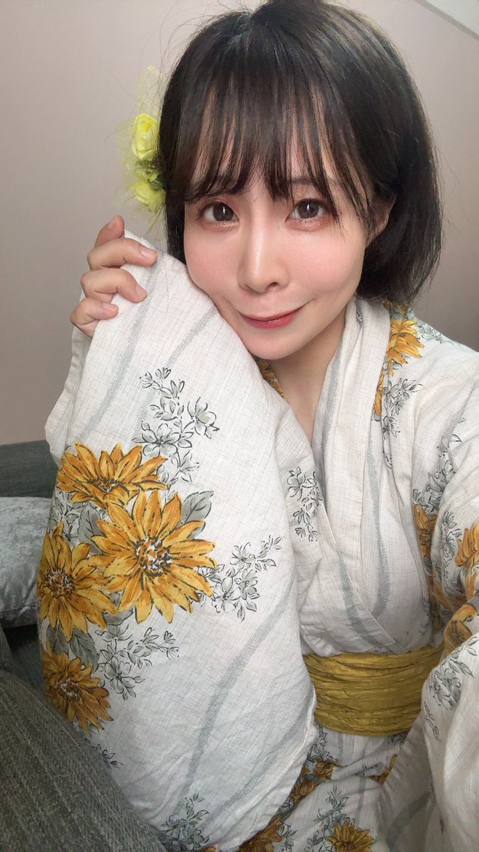 mihawould's tweet photo. 四六時中お仕事でバタバタで事前投稿も出来なかったけど、😭本日無事🌈ハピドリ卒業ワンマンライブ感謝オフ会💖開催できて、久しぶりにみんなで集まれて一緒に過ごせて凄い楽しかったし、やっぱハピドリもみんなも最高だな🥹✨永遠不滅だ❣️ってなりました🤍￼😌💛
人生初の！？みはPカラー🌻の浴衣👘もお披露目できて良かった☺️💛
また絶対集まろうね🫶☺️🍀✨