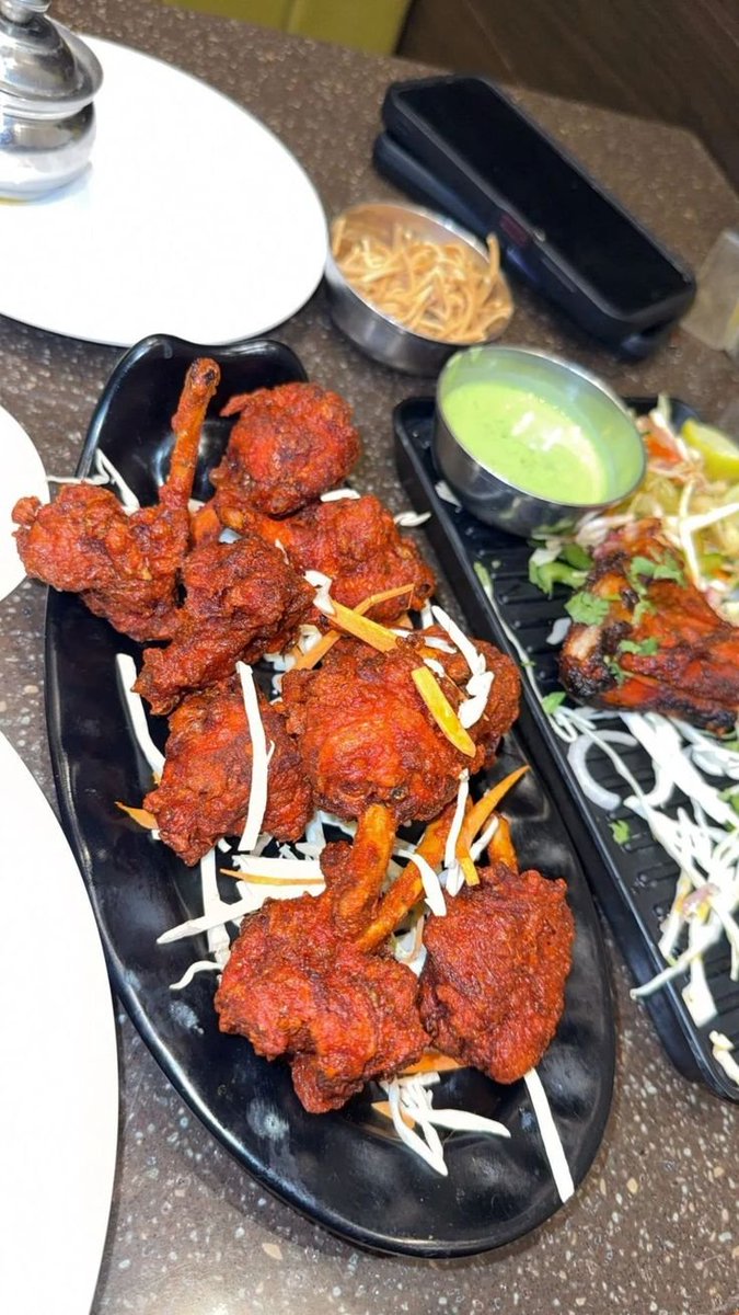 FooDPointd8's tweet photo. "Good Food = Good Mood 🍗" https://t.co/3NlaQF1kF4