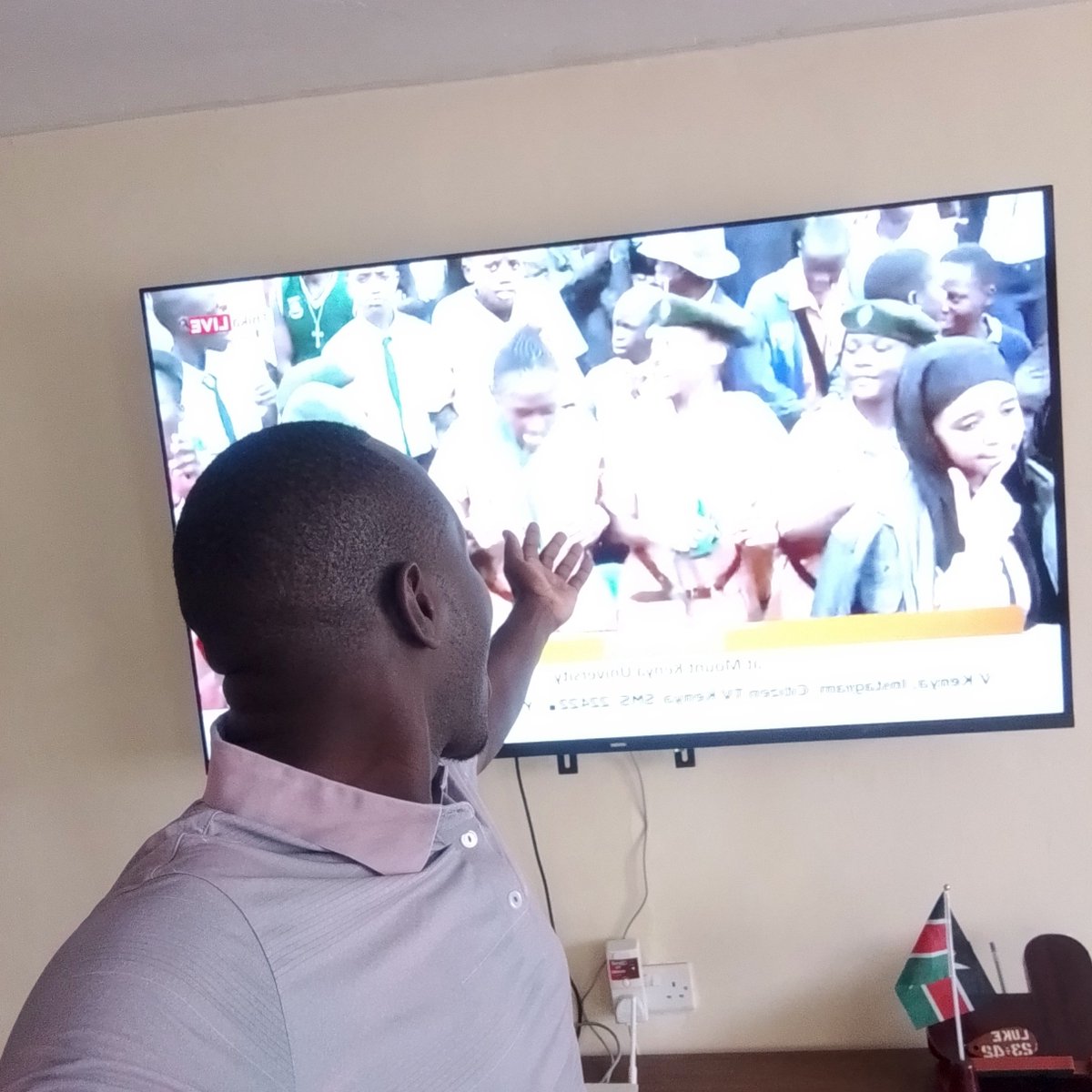 EmejeMoses's tweet photo. @KarwirwaLaura @djggactivist @citizentvkenya #Bambika Guten morgen what an awesome day enjoying the show locking the waves frm KOLANYA TESO in Busia County 

Extend My Blessed Greetings To Our  Beloved Youngsters Scout Association ATLARGE https://t.co/vtMXWTF5ub