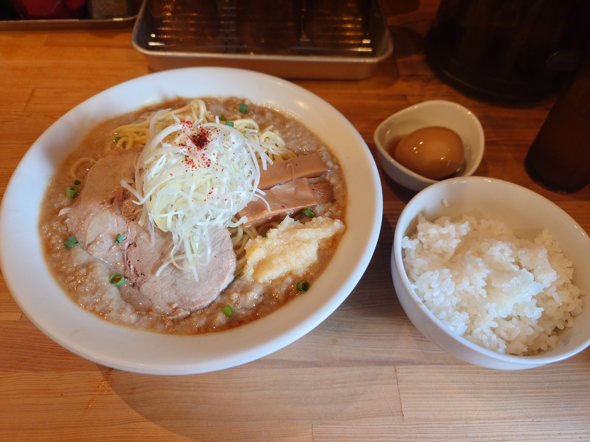 ginga_jaga's tweet photo. 極鶏の鶏だくラーメン食べて来た。
鶏が濃厚過ぎてインパクト凄かった。
ライス注文しておいて正解やった。 https://t.co/0aUPfWAH0G
