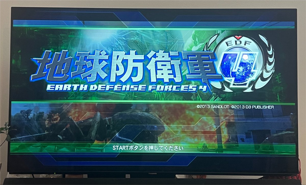 moja_moja0116's tweet photo. 古い箱からPS3が出てきて10年ぶりに起動。独身時代にハマってた「地球防衛軍」を小1息子とプレイしたぞ。まさか、親子で地球を救える日が来るとは。10年前には想像つかなかったぞ❗️ https://t.co/cpD1bEJyDE