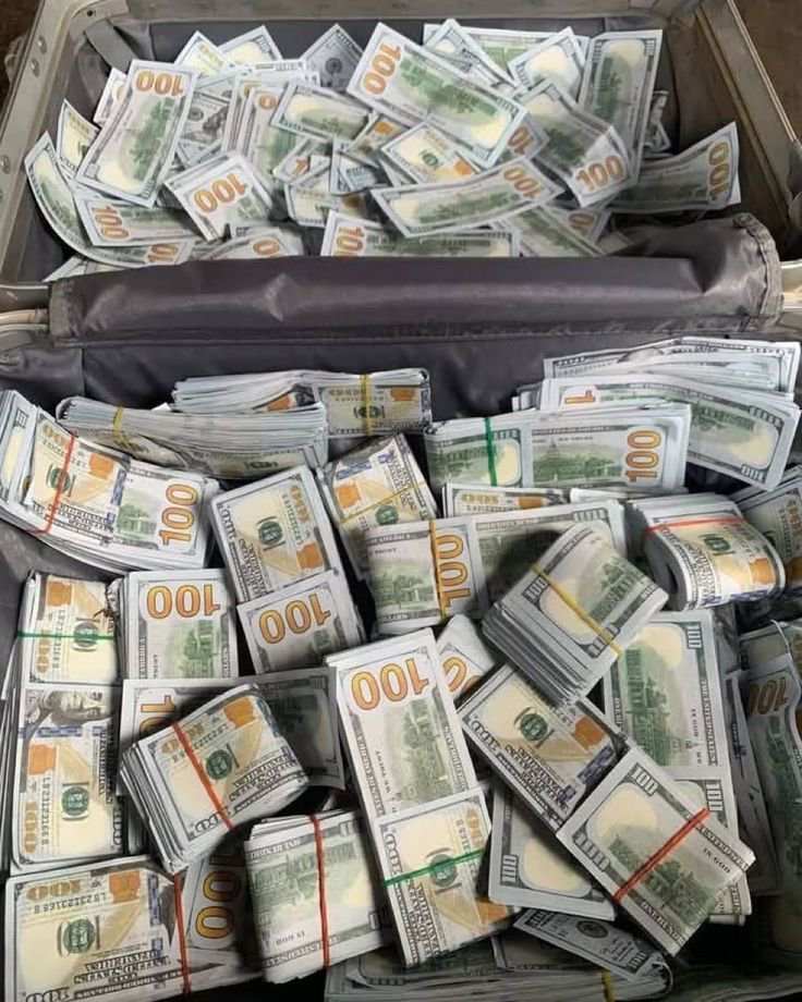 Sunset198504's tweet photo. Manifesting 💵💵💵 https://t.co/FfdmjcoKkZ