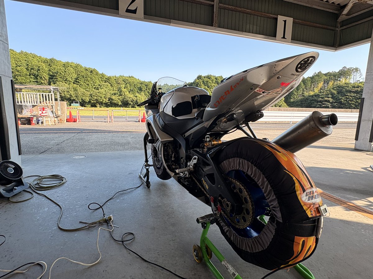 cbv27521's tweet photo. 今日も朝活行ってきました🏍
ベストタイム更新の上に久しぶりの4秒台👍

 #鈴鹿ツインサーキット
 #朝練 https://t.co/sgKfa2d6ic