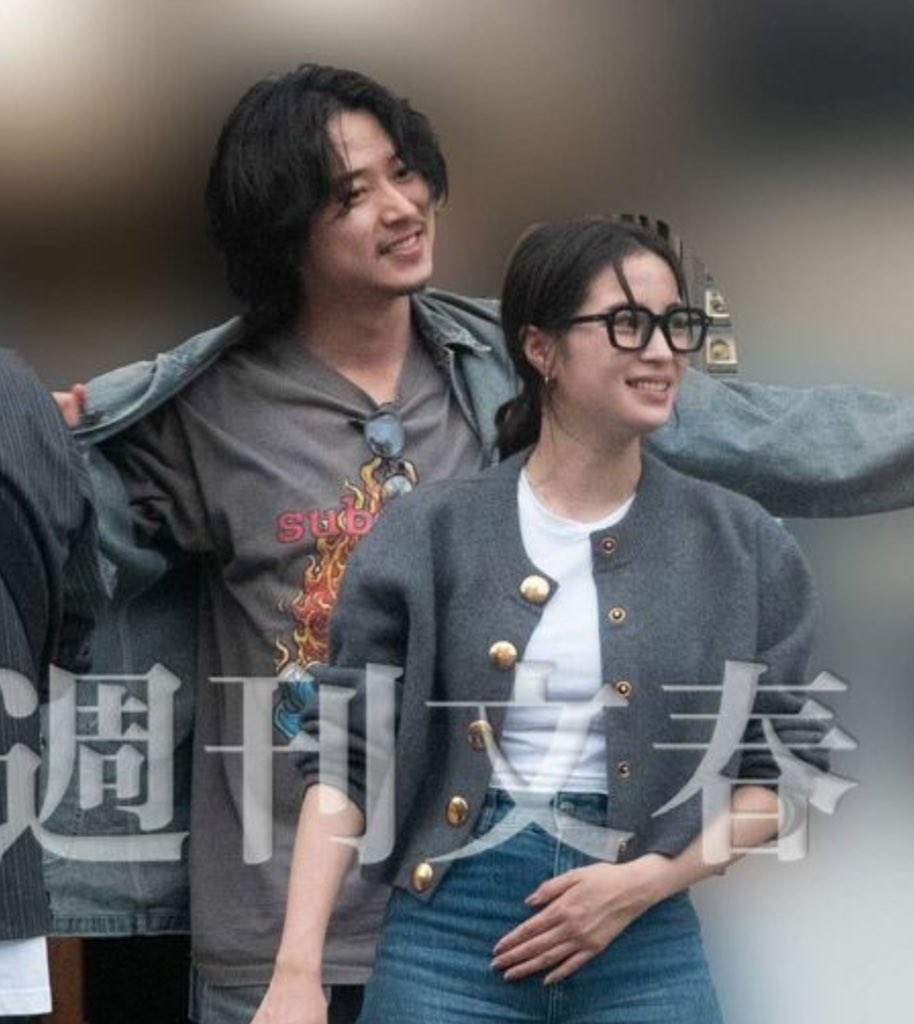 ymzkgnd's tweet photo. 山崎賢人と結婚まで秒読み（？）の広瀬すずが着てたカーディガン値段が1ミリも可愛くない https://t.co/YsJx13cGkr