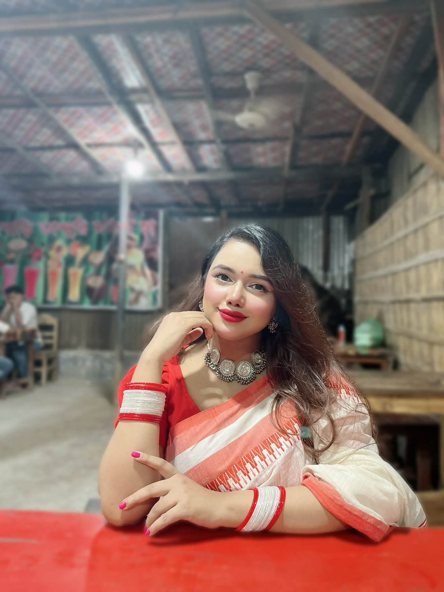 AdhoraChowdhur7's tweet photo. ভালো মেয়েকে কেউ ভালোবাসে না।
তাইতো আমি এখনো সিঙ্গেল। https://t.co/fbbIewCRSZ