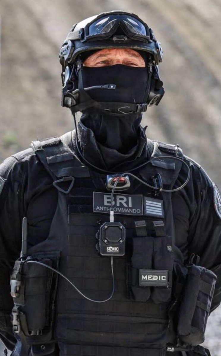 Fs_francaises_'s tweet photo. Le 17 avril 2025, Franck Calamai médecin de la BRI Paris est décédé à l'âge de 59 ans.

Franck était bien plus qu'un médecin urgentiste. Il était un homme de devoir, de courage et de dévouement.

Il était auprès de ses camarades le 9 janvier 2015 à préparer son matériel médical si jamais le pire advenait et dans bien d'autres situations.

Ne jamais oublier. 🖤