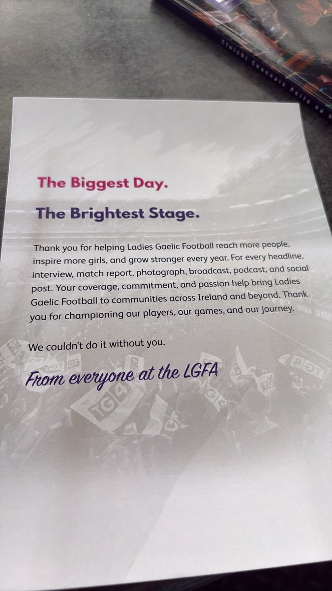 PatrickSharke13's tweet photo. Good touch from the @LadiesFootball press team.
#GAAMatch #serioussupport https://t.co/K5cwnyPkLb