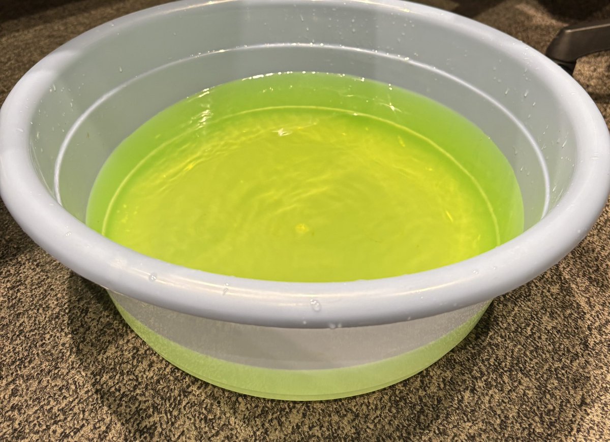 datesama_TBSR's tweet photo. ロイヤル♨️バスタイム♨️

スタジオに足湯を用意して……
舘様は浸かりながら収録！

#ロイヤルサロン #宮舘涼太 https://t.co/27Wd4SivZO