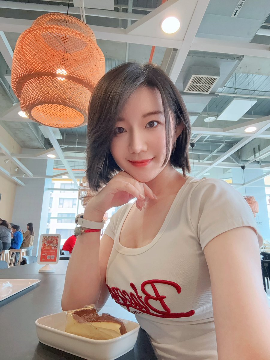 adykema's tweet photo. 31歲  大學老師
愛生活  愛分享
看到學生都在玩x
這樣子
會有人按❤️嘛
自我介紹這樣可以嗎？    
#第一次玩X https://t.co/FyLaRkDZ6d