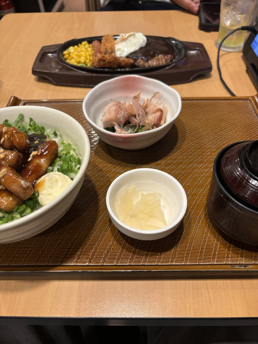 DSP554432's tweet photo. タコ負け6位！
懺悔のガストトンテキ丼

開演前デコデコのひだかくんが『フォロワー増えました？』的な感じでこのアカウントを心配してくれたので実のあるライブになりました。

#秋田730LIVE https://t.co/PknSzqOe4i