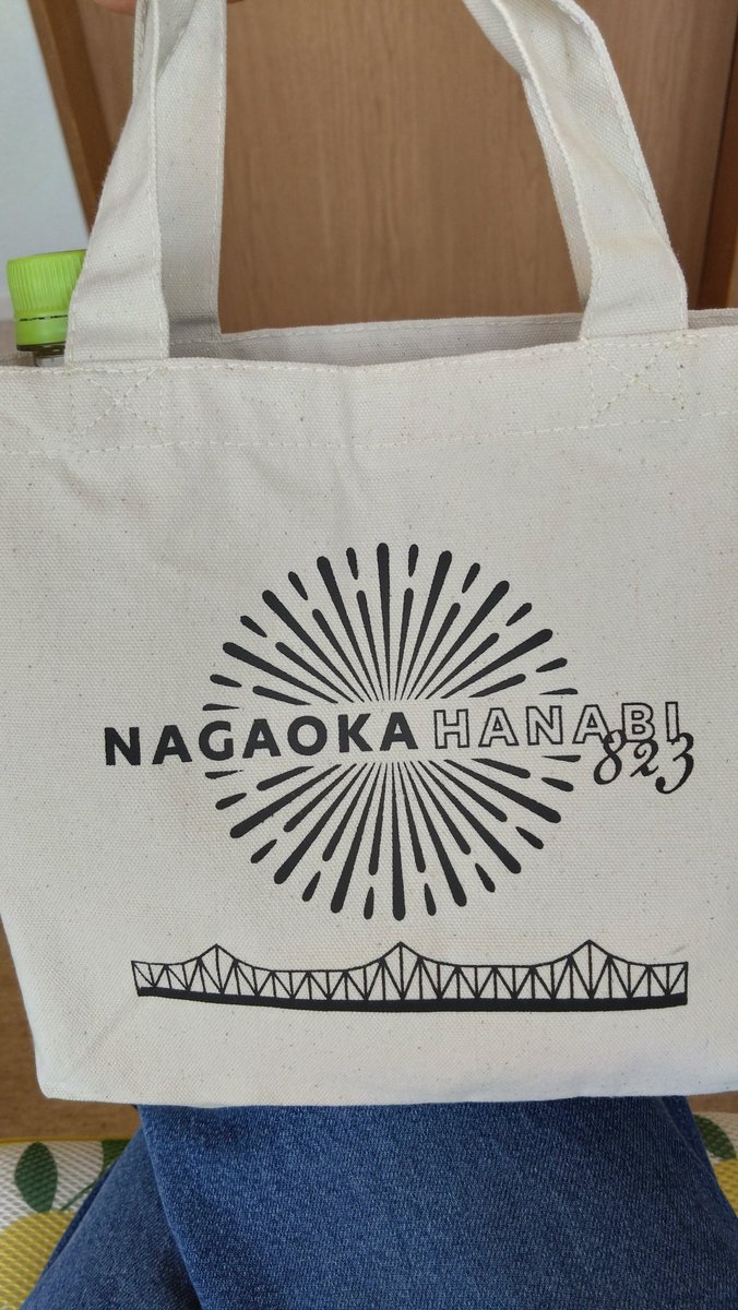 TYMMAI's tweet photo. 今日、明日は���れを使います!あと1時間!!新潟産の枝��も用意!!今年もおじいちゃん、おばあちゃんの写真を抱きながらTV🎆で見ます〜

#長岡花火 https://t.co/H8Pvg9PNTg