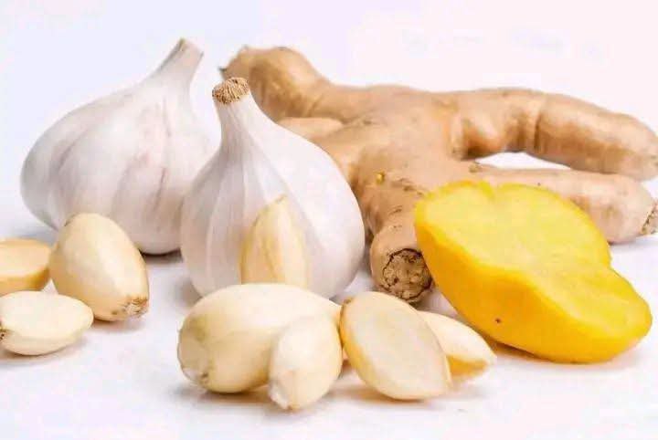 Herbal_Root's tweet photo. The excess protein in your urine (proteinuria) is often a carbohydrate problem not a protein problem. Let me explain. Your kidneys are filters. When they’re inflamed or damaged, they start leaking protein into your urine. This is what causes that inflammation. https://t.co/j7lO5lL5V2